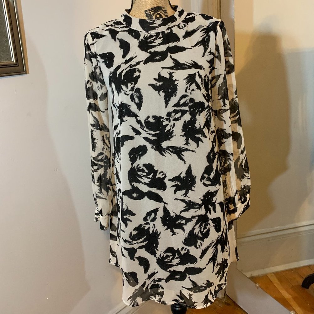 ASTR Cutout Back Long Sleeve Shift Dress